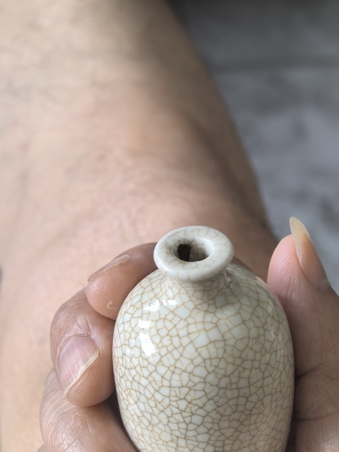 古玩陶瓷哥釉鼻煙壺真品鑒賞圖