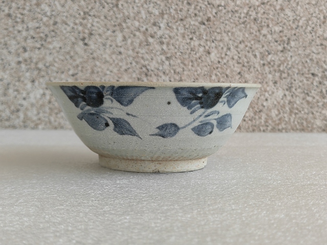 古玩陶瓷青花花卉紋碗真品鑒賞圖