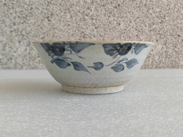 古玩陶瓷青花花卉紋碗真品鑒賞圖