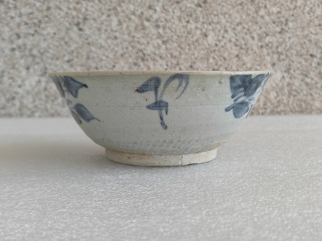 古玩陶瓷青花花卉紋碗真品鑒賞圖