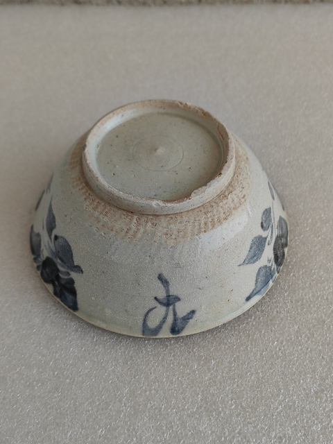 古玩陶瓷青花花卉紋碗真品鑒賞圖