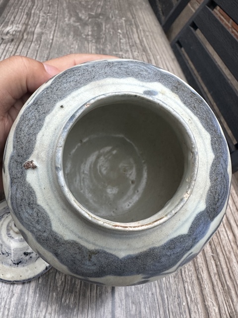 古玩陶瓷花間獅子紋青花蓋罐真品鑒賞圖