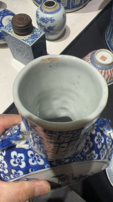 古玩陶瓷青花市井人物圖抱月瓶真品鑒賞圖