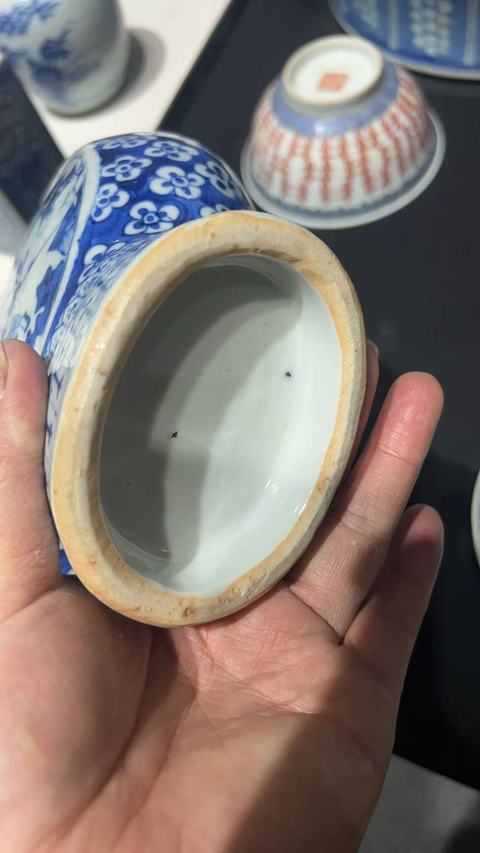古玩陶瓷青花市井人物圖抱月瓶真品鑒賞圖