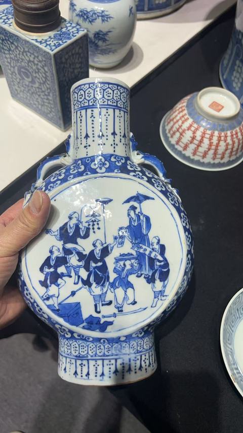 古玩陶瓷青花市井人物圖抱月瓶真品鑒賞圖