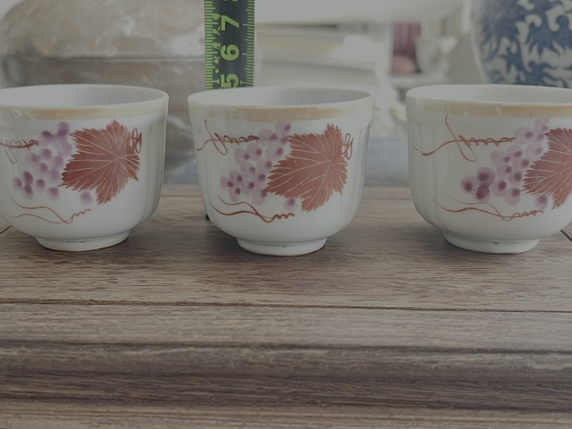 古玩陶瓷紅彩葡萄紋杯真品鑒賞圖