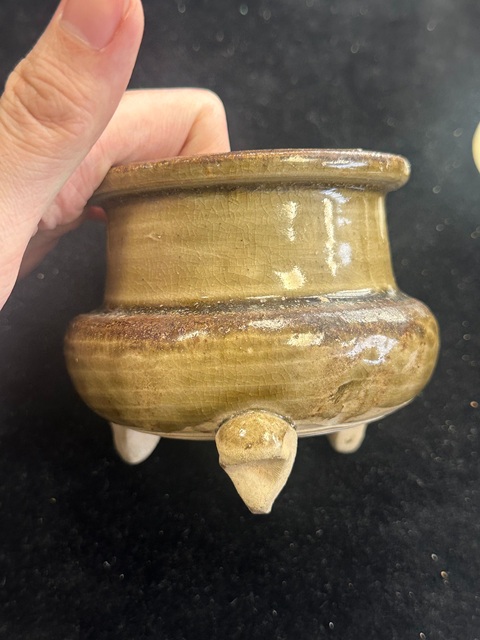 古玩陶瓷金元時(shí)期耀州窯青釉三足爐真品鑒賞圖