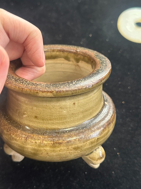 古玩陶瓷金元時(shí)期耀州窯青釉三足爐真品鑒賞圖