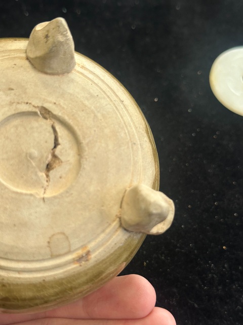 古玩陶瓷金元時(shí)期耀州窯青釉三足爐真品鑒賞圖