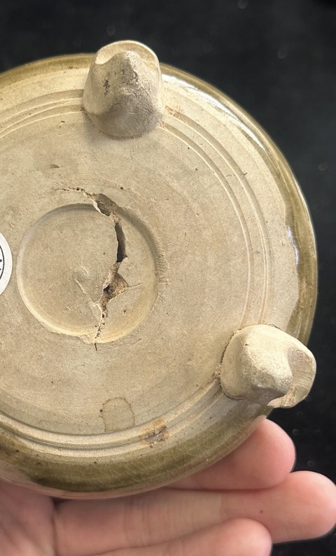 古玩陶瓷金元時(shí)期耀州窯青釉三足爐真品鑒賞圖