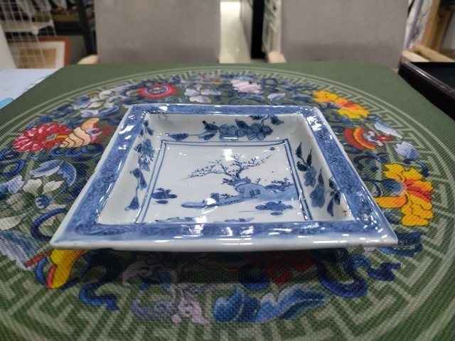 古玩陶瓷青花山水人物紋四方盤真品鑒賞圖