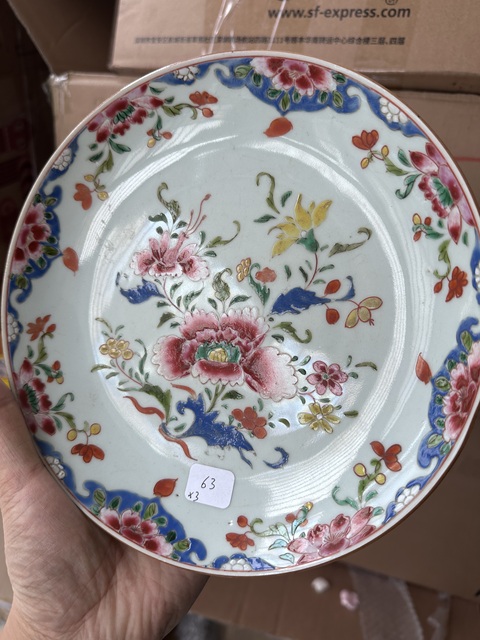 古玩陶瓷粉彩花卉紋盤真品鑒賞圖