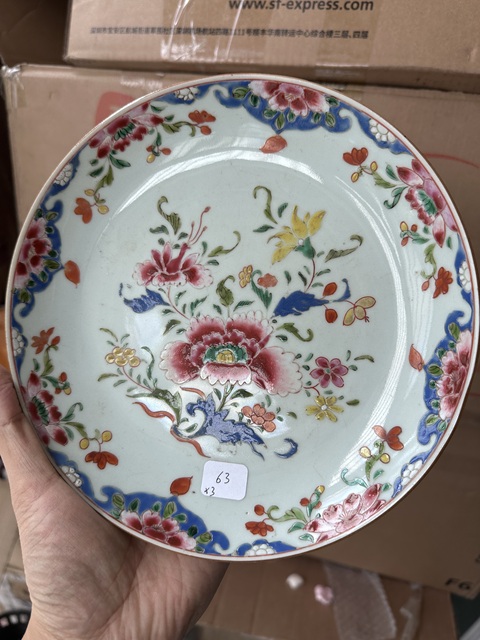 古玩陶瓷粉彩花卉紋盤真品鑒賞圖