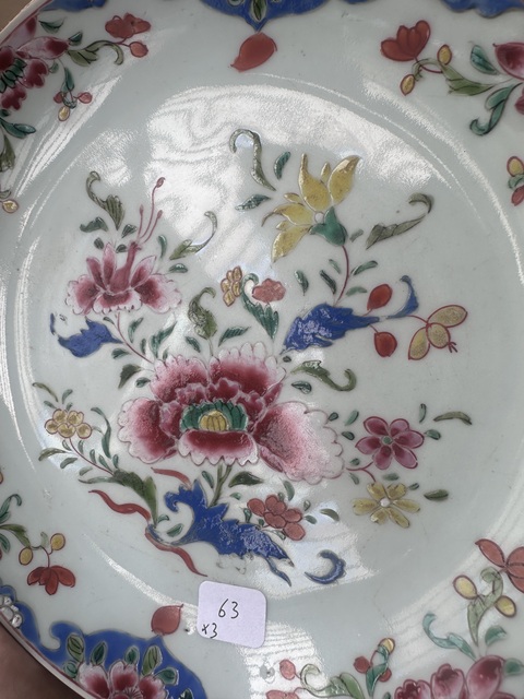 古玩陶瓷粉彩花卉紋盤真品鑒賞圖