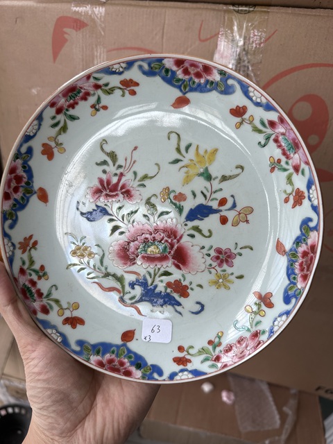 古玩陶瓷粉彩花卉紋盤真品鑒賞圖