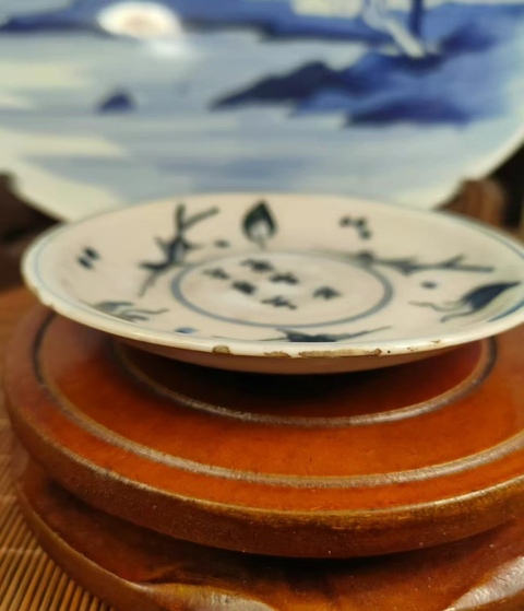 古玩陶瓷日本明治青花魚藻紋盤真品鑒賞圖