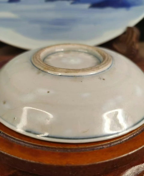古玩陶瓷日本明治青花魚藻紋盤真品鑒賞圖