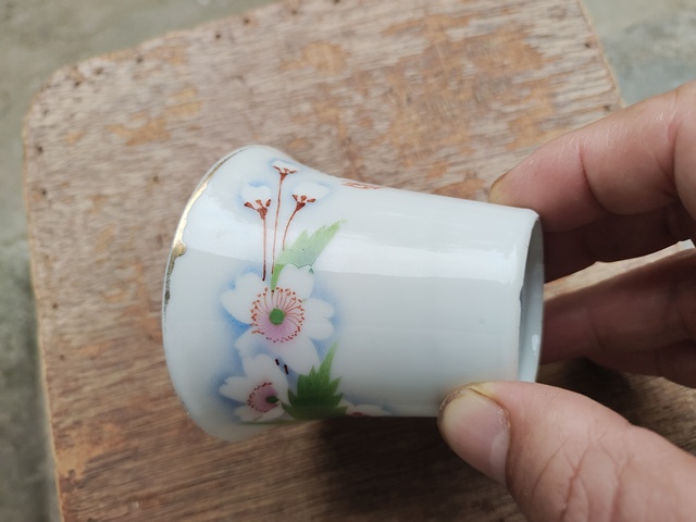 古玩陶瓷粉彩馬蹄杯真品鑒賞圖