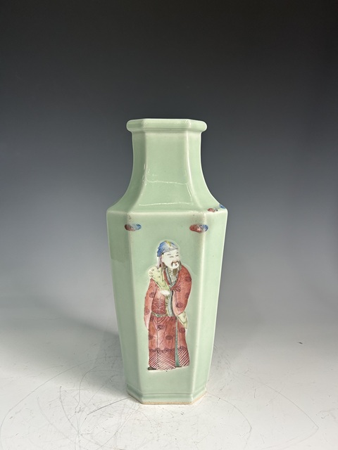 古玩陶瓷晚清·青釉粉彩人物八方瓶拍賣，當前價格22500元