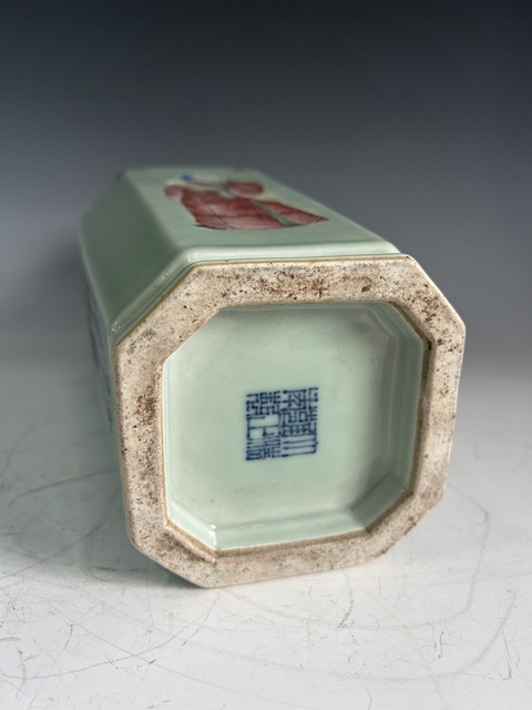 古玩陶瓷晚清·青釉粉彩人物八方瓶拍賣，當前價格22500元