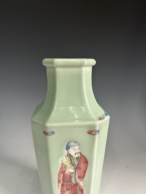 古玩陶瓷晚清·青釉粉彩人物八方瓶拍賣，當前價格22500元