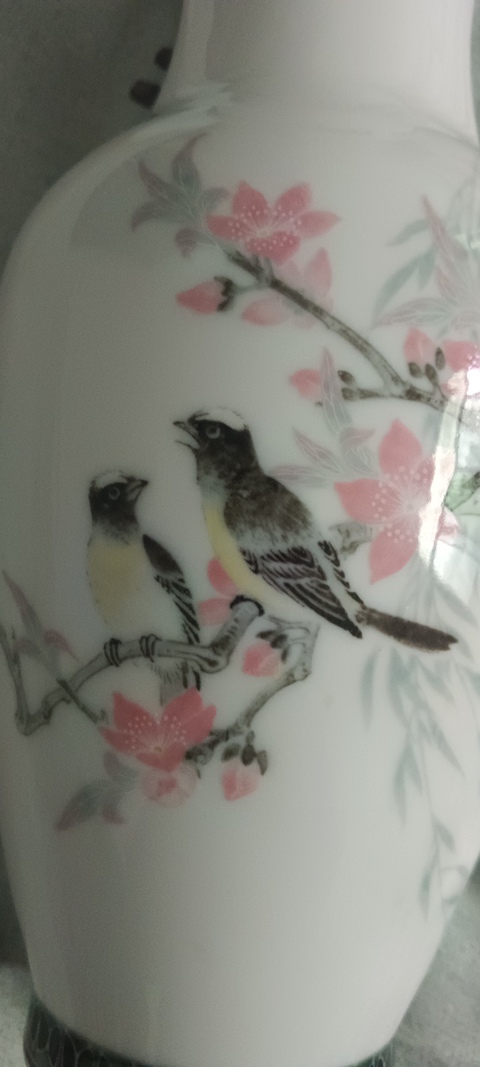 古玩陶瓷粉彩花鳥紋瓶真品鑒賞圖