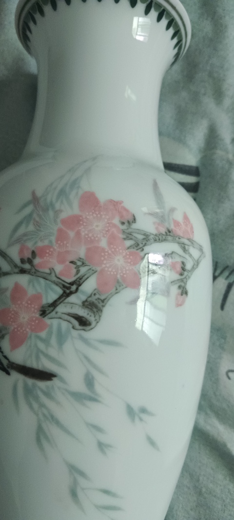 古玩陶瓷粉彩花鳥紋瓶真品鑒賞圖