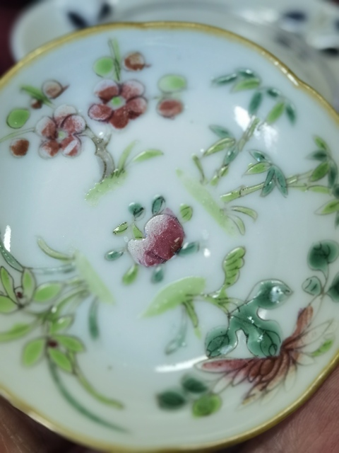 古玩陶瓷粉彩盤真品鑒賞圖