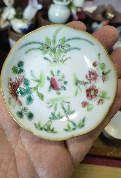 古玩陶瓷粉彩盤真品鑒賞圖