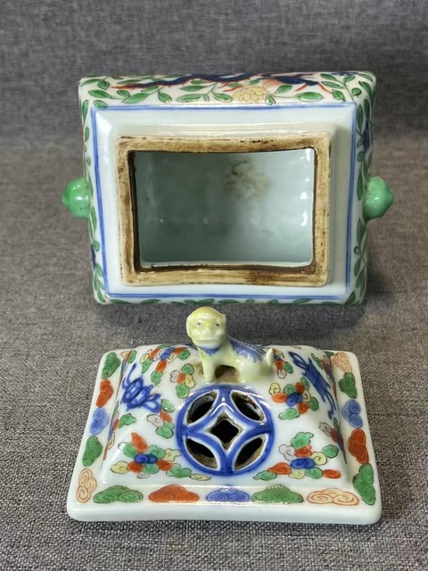 古玩陶瓷青花五彩龍紋鼎式爐真品鑒賞圖