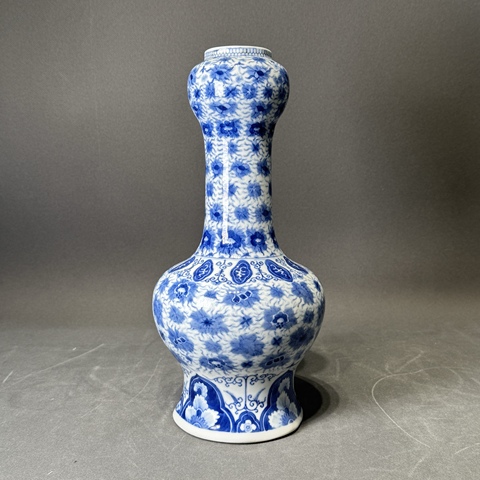 古玩陶瓷青花花卉紋蒜頭瓶拍賣,當前價格9888元