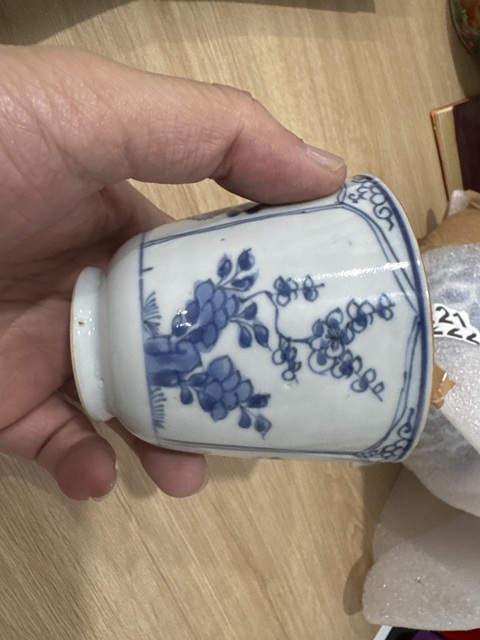 古玩陶瓷花卉紋青花杯真品鑒賞圖