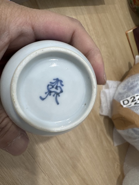 古玩陶瓷花卉紋青花杯真品鑒賞圖