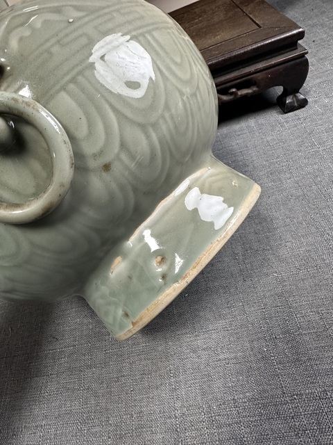 古玩陶瓷豆青釉印花瓶真品鑒賞圖