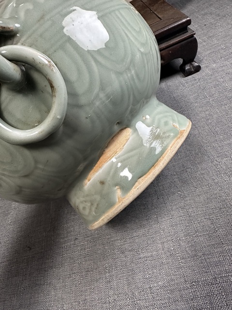 古玩陶瓷豆青釉印花瓶真品鑒賞圖