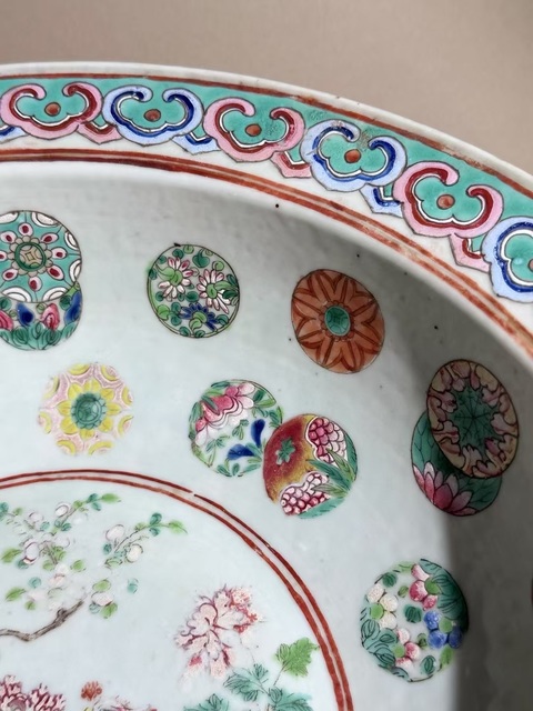 古玩陶瓷粉彩鳳穿牡丹圖折沿盆真品鑒賞圖
