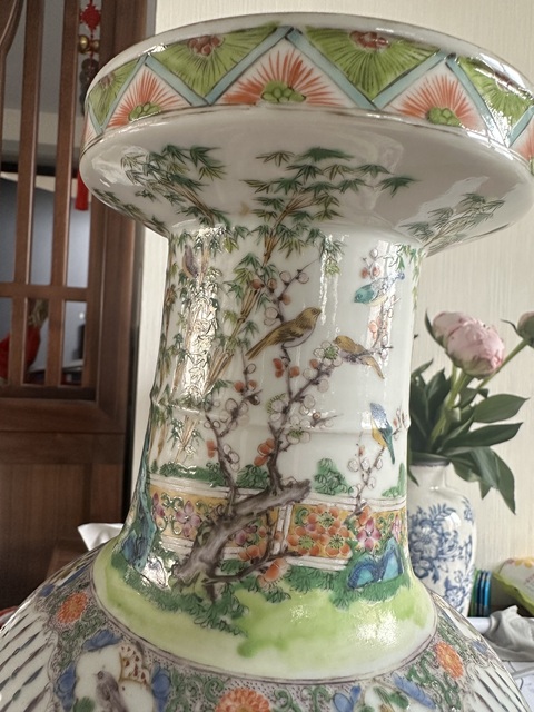 古玩陶瓷花鳥紋瓶真品鑒賞圖
