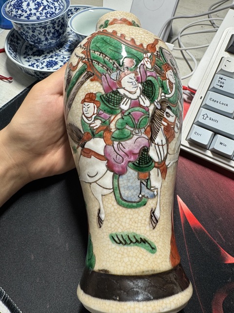 古玩陶瓷哥釉地鐵銹釉五彩加粉彩刀馬人雞腿蓋瓶真品鑒賞圖
