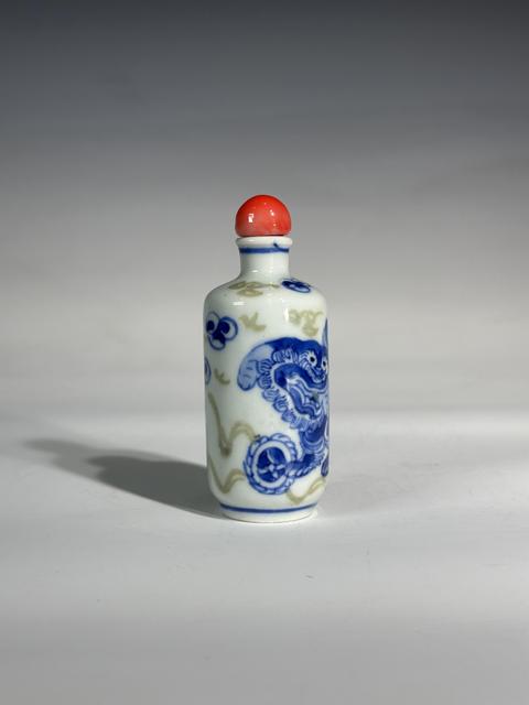 古玩陶瓷鼻煙壺真品鑒賞圖