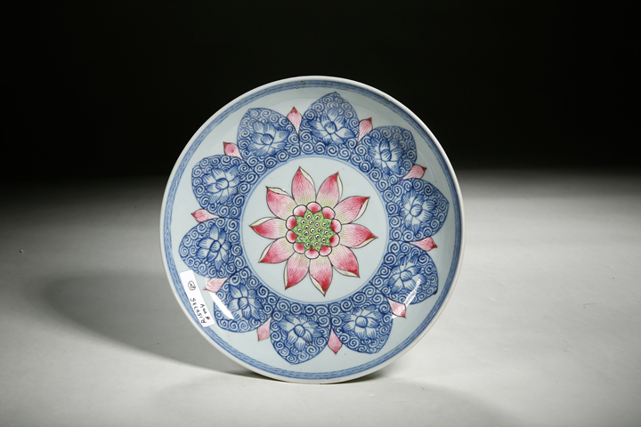 古玩陶瓷清康熙·青花加彩荷花圖盤真品鑒賞圖
