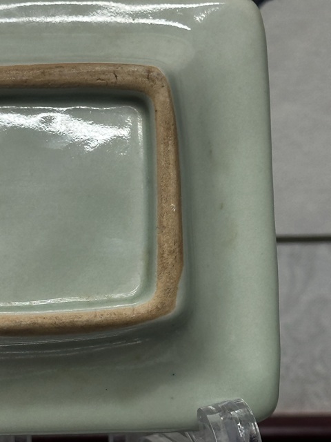 古玩陶瓷青釉印花盤真品鑒賞圖