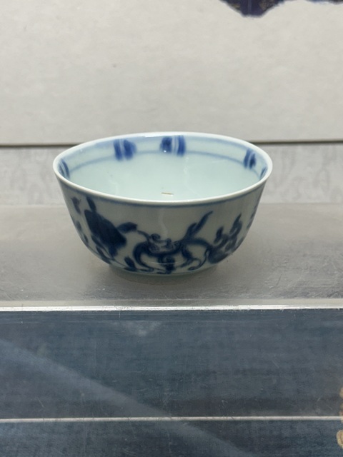 古玩陶瓷花卉獅紋青花茶圓真品鑒賞圖