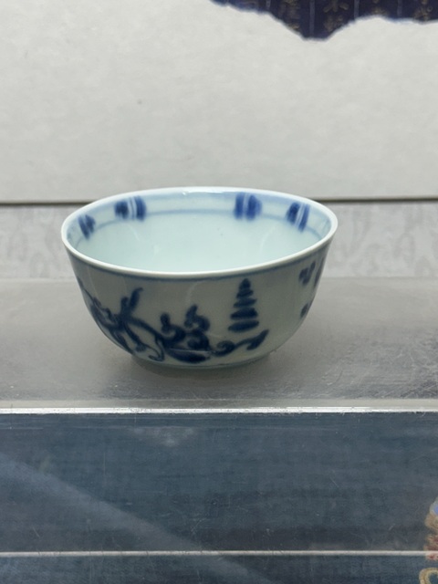 古玩陶瓷花卉獅紋青花茶圓真品鑒賞圖