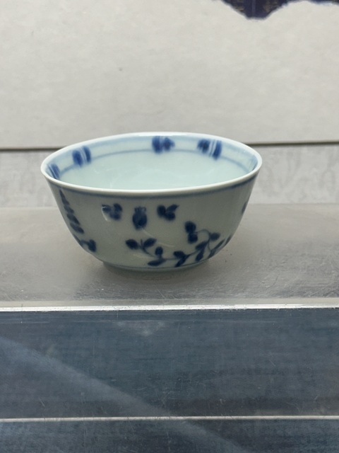 古玩陶瓷花卉獅紋青花茶圓真品鑒賞圖