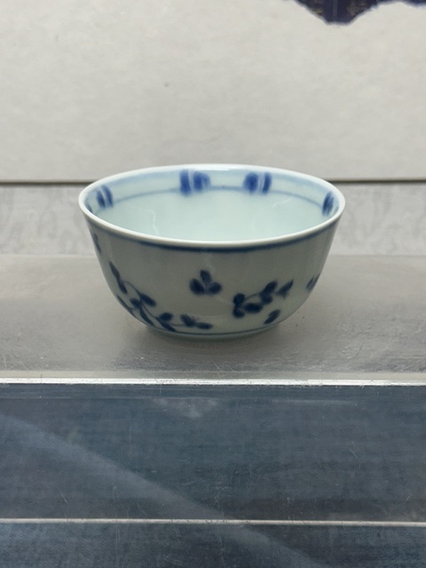 古玩陶瓷花卉獅紋青花茶圓真品鑒賞圖