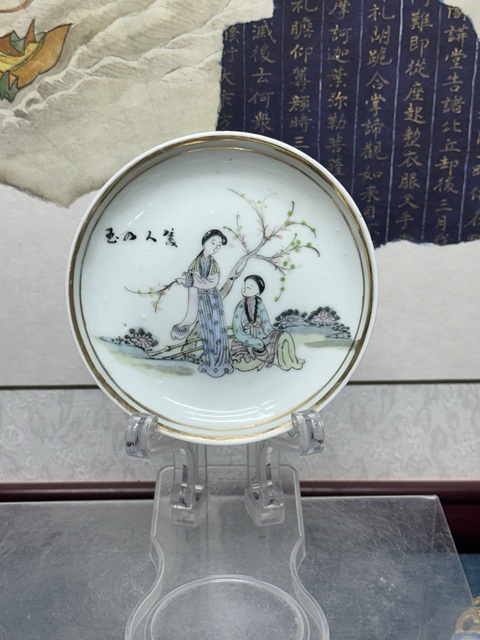 古玩陶瓷仕女紋粉彩盤真品鑒賞圖