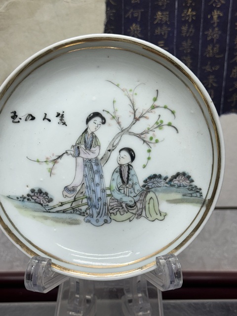 古玩陶瓷仕女紋粉彩盤真品鑒賞圖