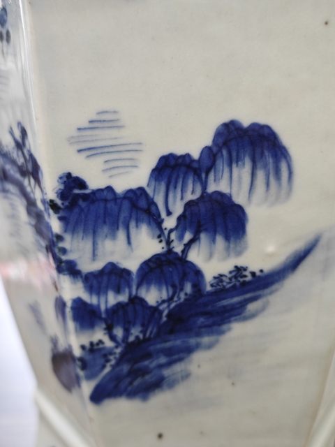 古玩陶瓷山水紋青花瓶真品鑒賞圖