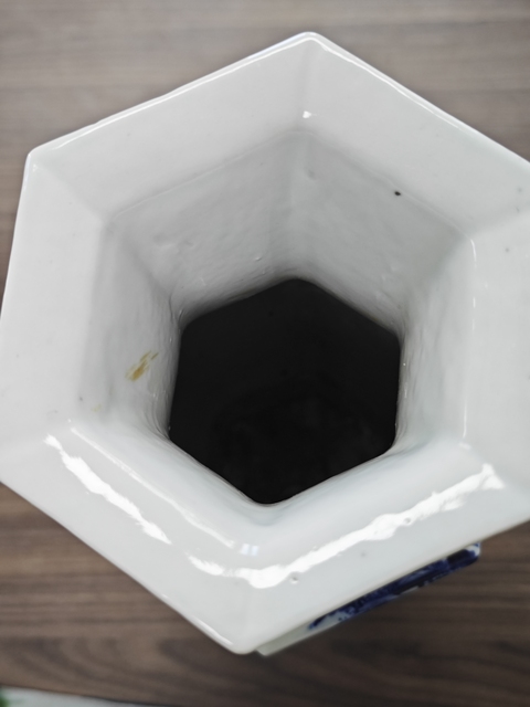 古玩陶瓷山水紋青花瓶真品鑒賞圖