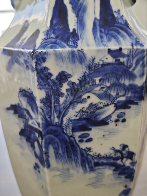 古玩陶瓷山水紋青花瓶真品鑒賞圖